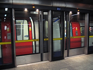 london_tube_jubilee_line_bermondsey_station_004.JPG