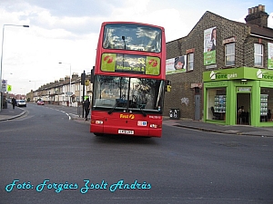 london_buses_137.JPG