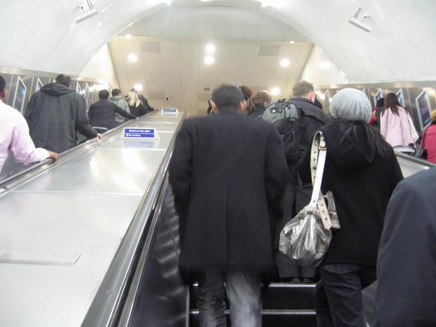 london_tube_central__bond_street003.JPG