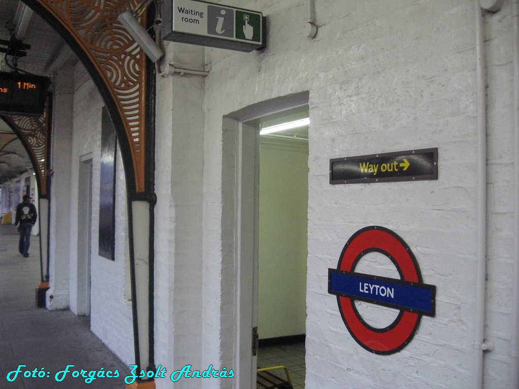 london_tube_central__leyton_002.JPG