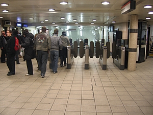 london_tube_central__bethnal_green_006.JPG