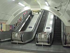 london_tube_central__bethnal_green_018.JPG