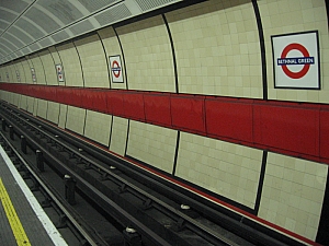 london_tube_central__bethnal_green_029.JPG