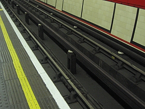 london_tube_central__bethnal_green_032.JPG