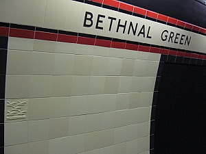 london_tube_central__bethnal_green_033.JPG