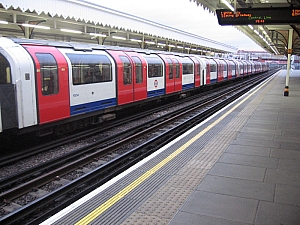 london_tube_central__leyton_001.JPG