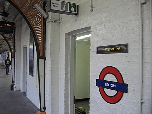 london_tube_central__leyton_002.JPG