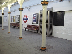 london_tube_central__leyton_006.JPG