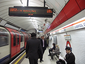 tube_central_liverpool_street_st_002.JPG