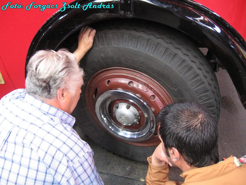 100_years_old_bow_garage__090.JPG