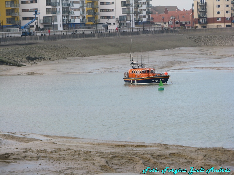 eastbourne_dock_050.jpg