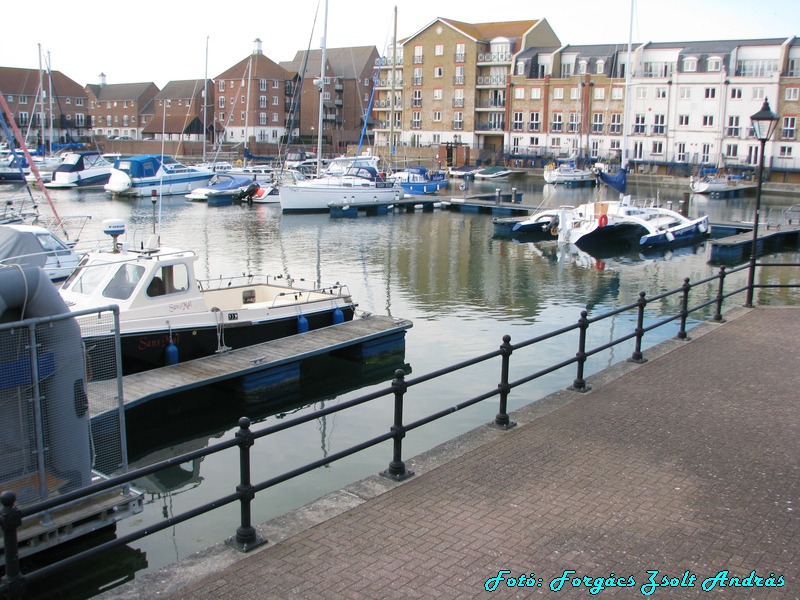 eastbourne_dock_077.jpg