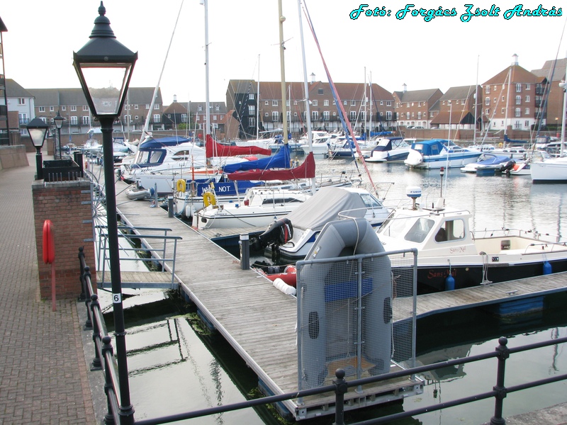 eastbourne_dock_078.jpg