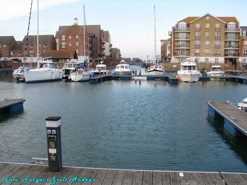 eastbourne_dock_082.jpg