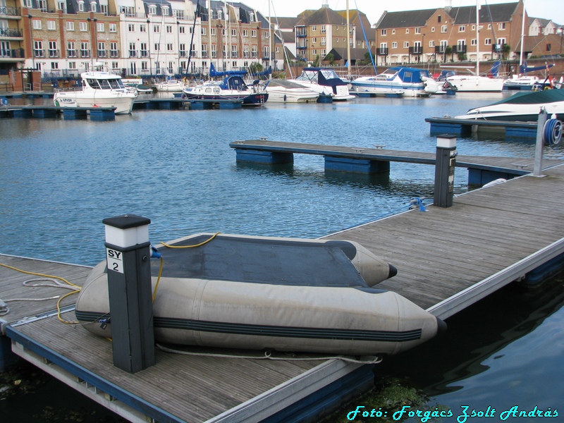 eastbourne_dock_084.jpg