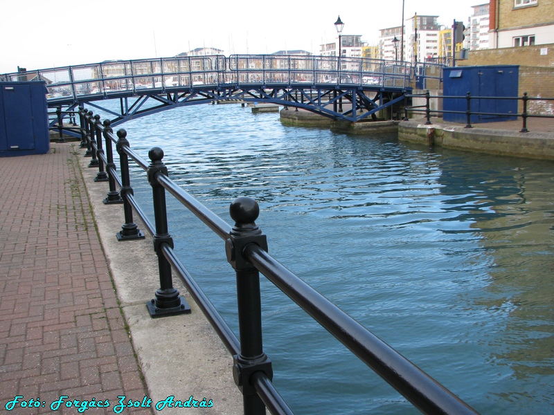 eastbourne_dock_086.jpg