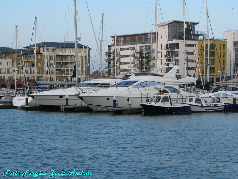 eastbourne_dock_097.jpg