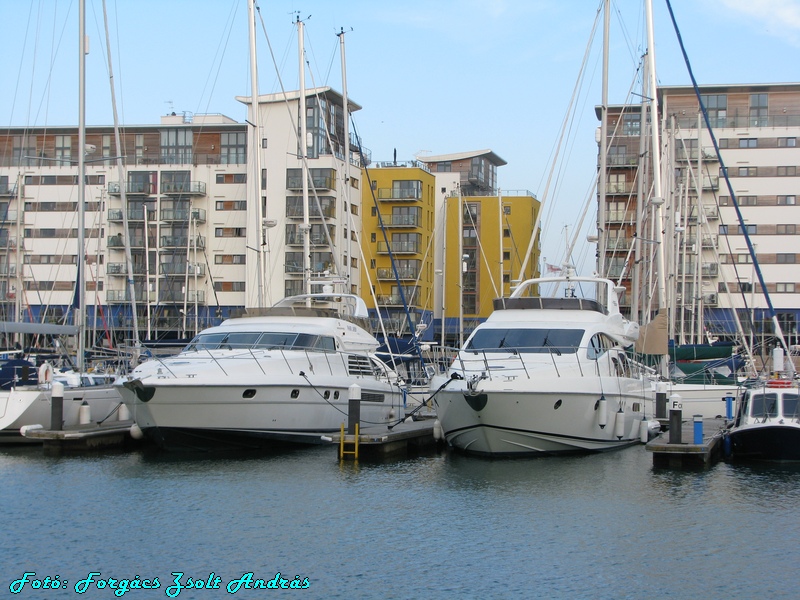 eastbourne_dock_099.jpg