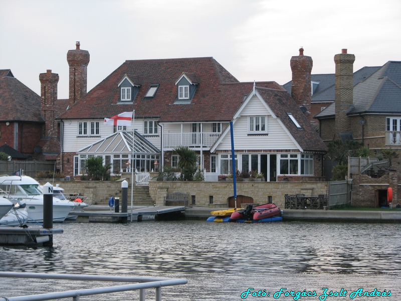 eastbourne_dock_138.jpg