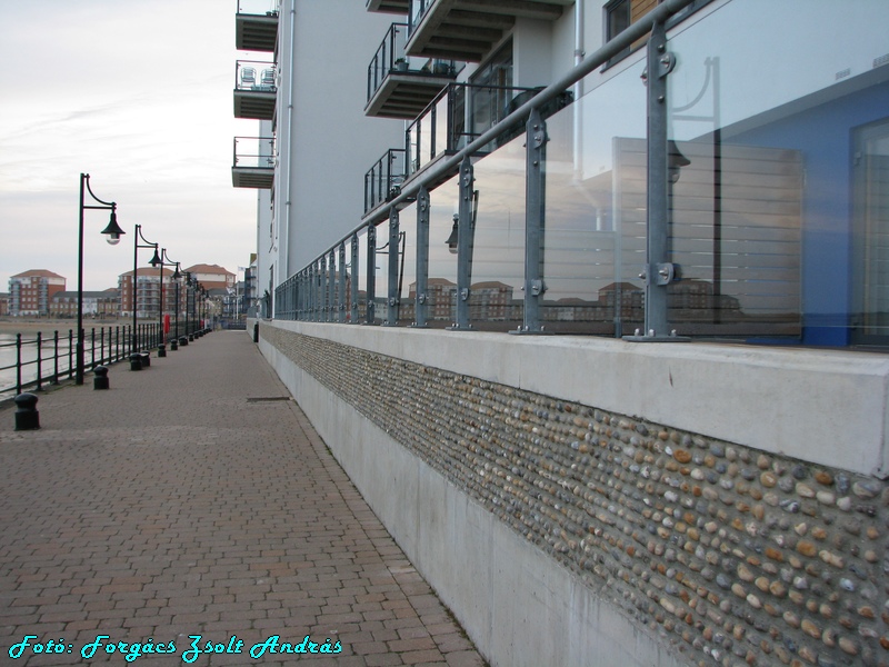 eastbourne_dock_154.jpg