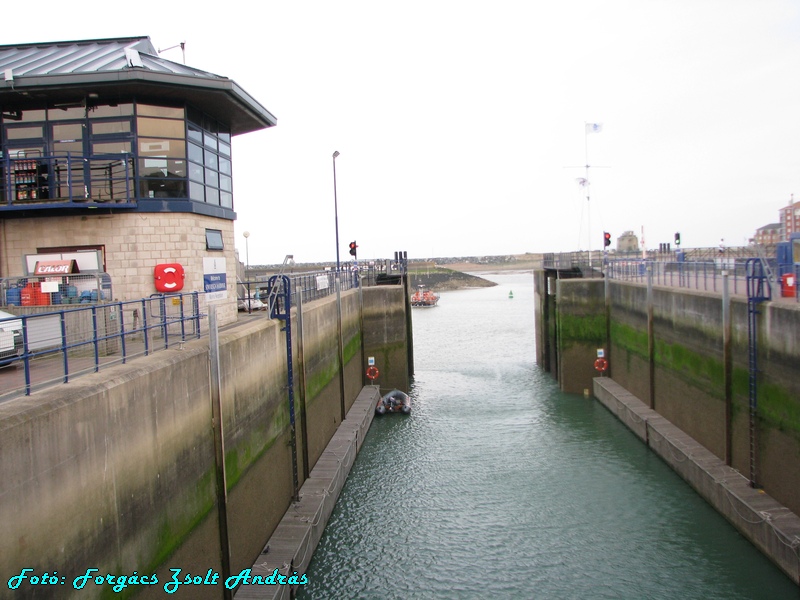 eastbourne_dock_164.jpg