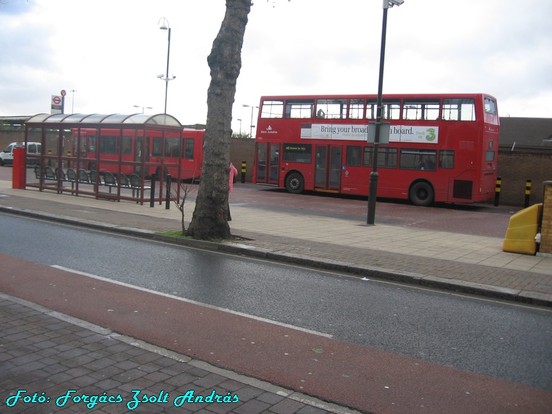 london__054_leytonstone_004_tube_station_002.JPG