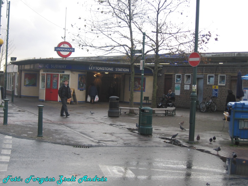 london__054_leytonstone_004_tube_station_004.JPG