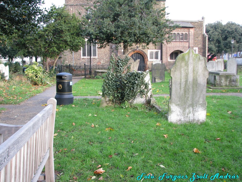 leyton_parish_church_temeto_030.JPG