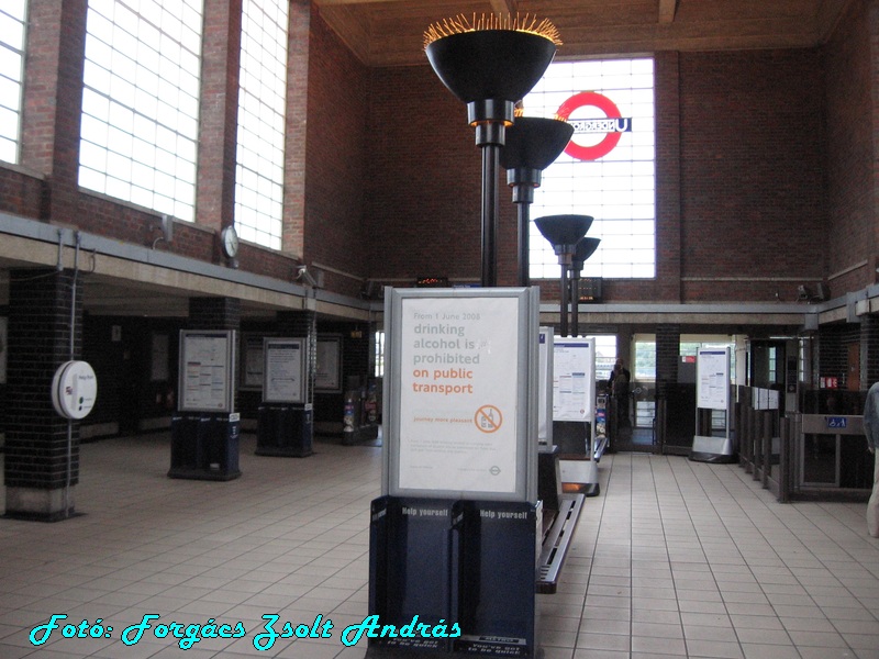 northfields_station_007.JPG