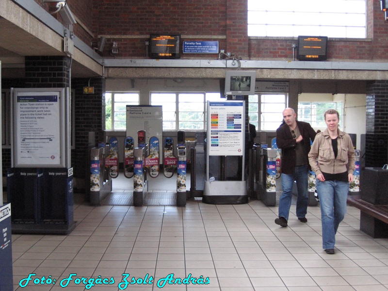 northfields_station_008.JPG