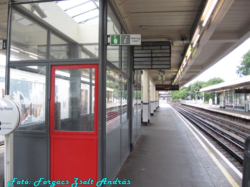 northfields_station_011.JPG