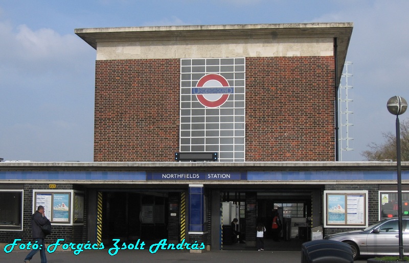 northfields_station_014.JPG