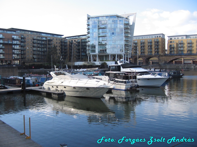 canary_warf_005_west_india_dock_006.JPG