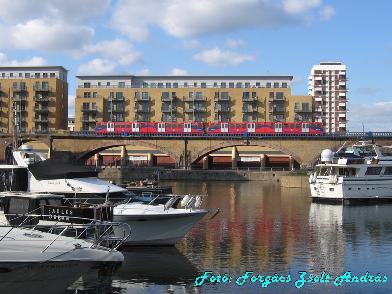 canary_warf_005_west_india_dock_026.JPG