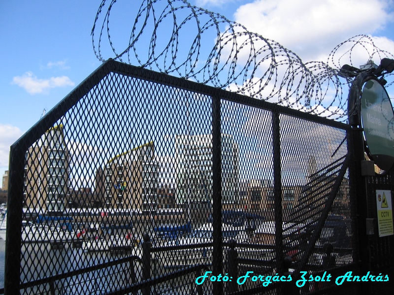 canary_warf_005_west_india_dock_028.JPG