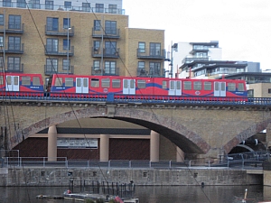 canary_warf_005_west_india_dock_016.JPG