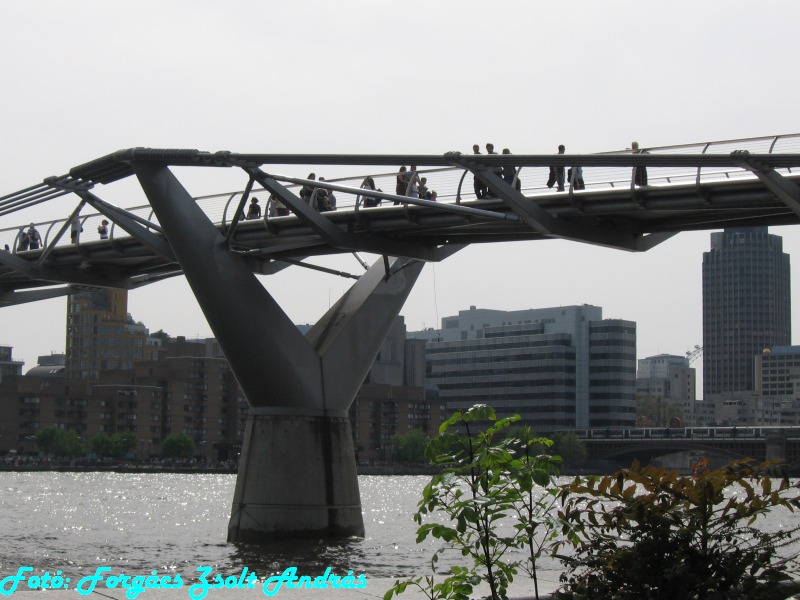 london_milleneum_bridge__002.JPG