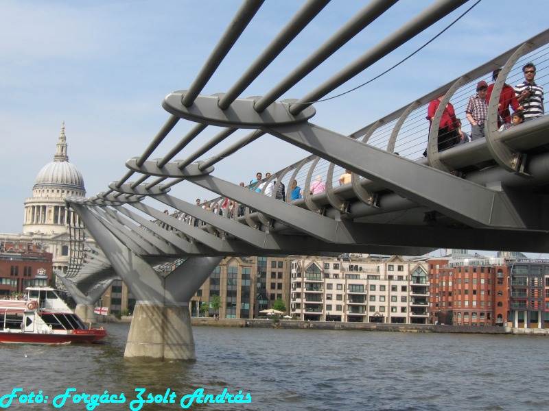 london_milleneum_bridge__007.JPG