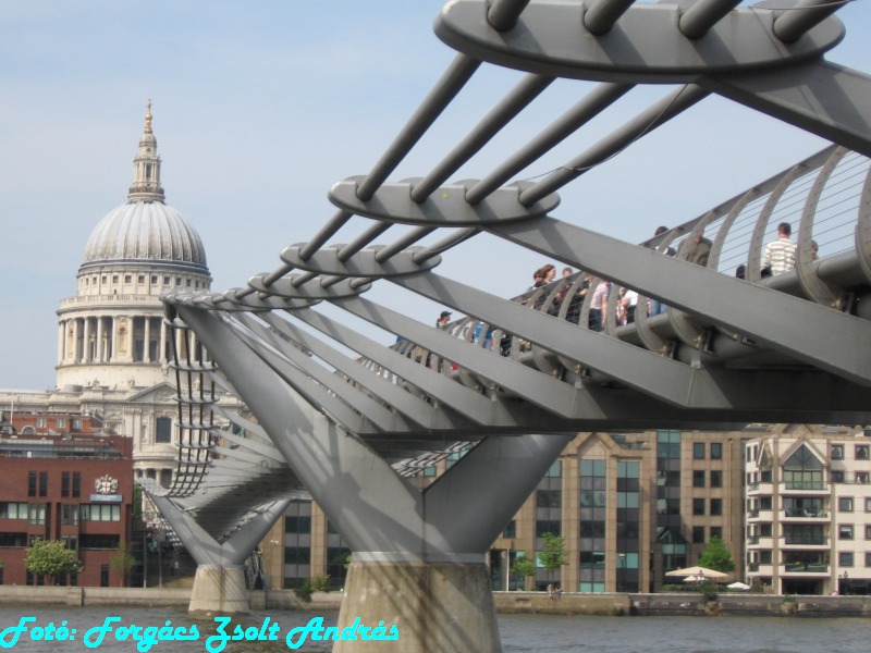 london_milleneum_bridge__008.JPG