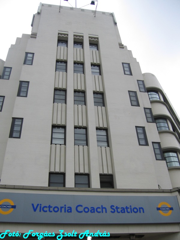 london_victoria_coach_station__003.jpg