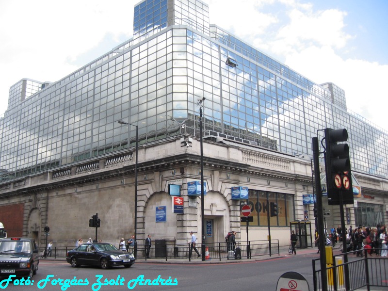 london_victoria_coach_station_korul__005.JPG
