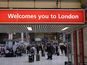 london_victoria_rail_station__005.JPG