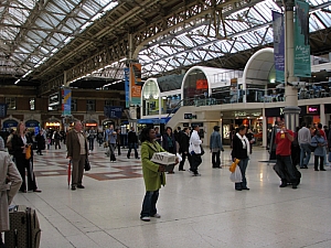 london_victoria_rail_station__007.JPG