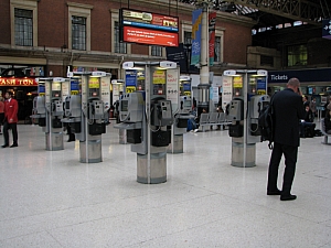 london_victoria_rail_station__009.JPG