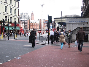 london_victoria_rail_station__014.JPG