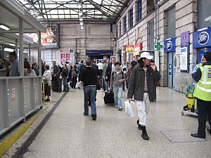 london_victoria_rail_station__017.JPG